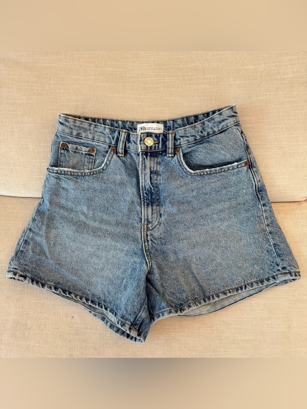 🛋️ ZARA | Medium Wash Denim High-Rise Jean Shorts (EU 38/US 6) 🛋️